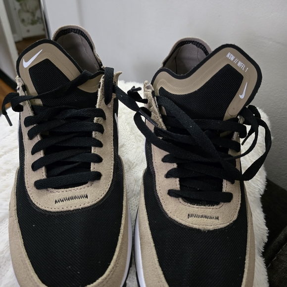 Nike Black and Tan Sneakers with Suede Upper - Picture 4 of 7
